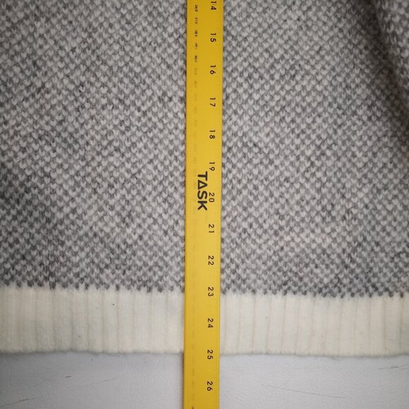 NWOT Wind River Ladies Size Medium Grey & White Straight Fit Sweater - Picture 9 of 9